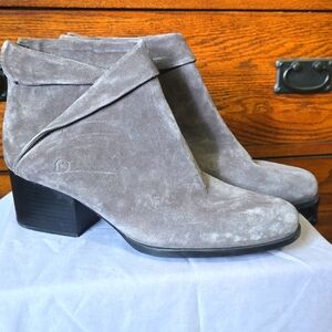 Born Abbe Suede Faux Fold Over Wrap Ankle Boots Gray Beige Sz 9.5